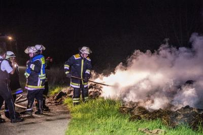 Weinstadt-Baach: 400 qm grosser Misthaufen brannte - 3 Feuerwehren im Einsatz
